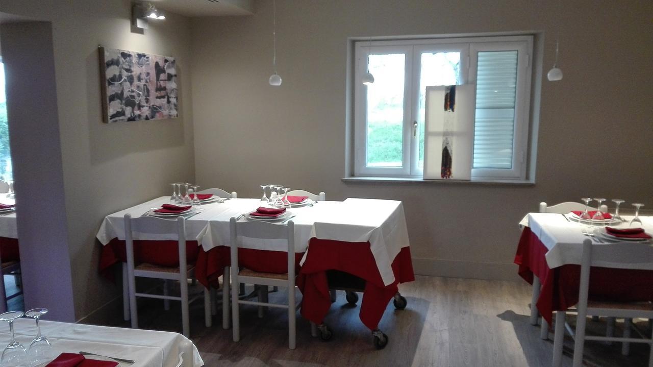 Hotel & Ristorante L'Angoletto In Selci Selci  Exteriör bild