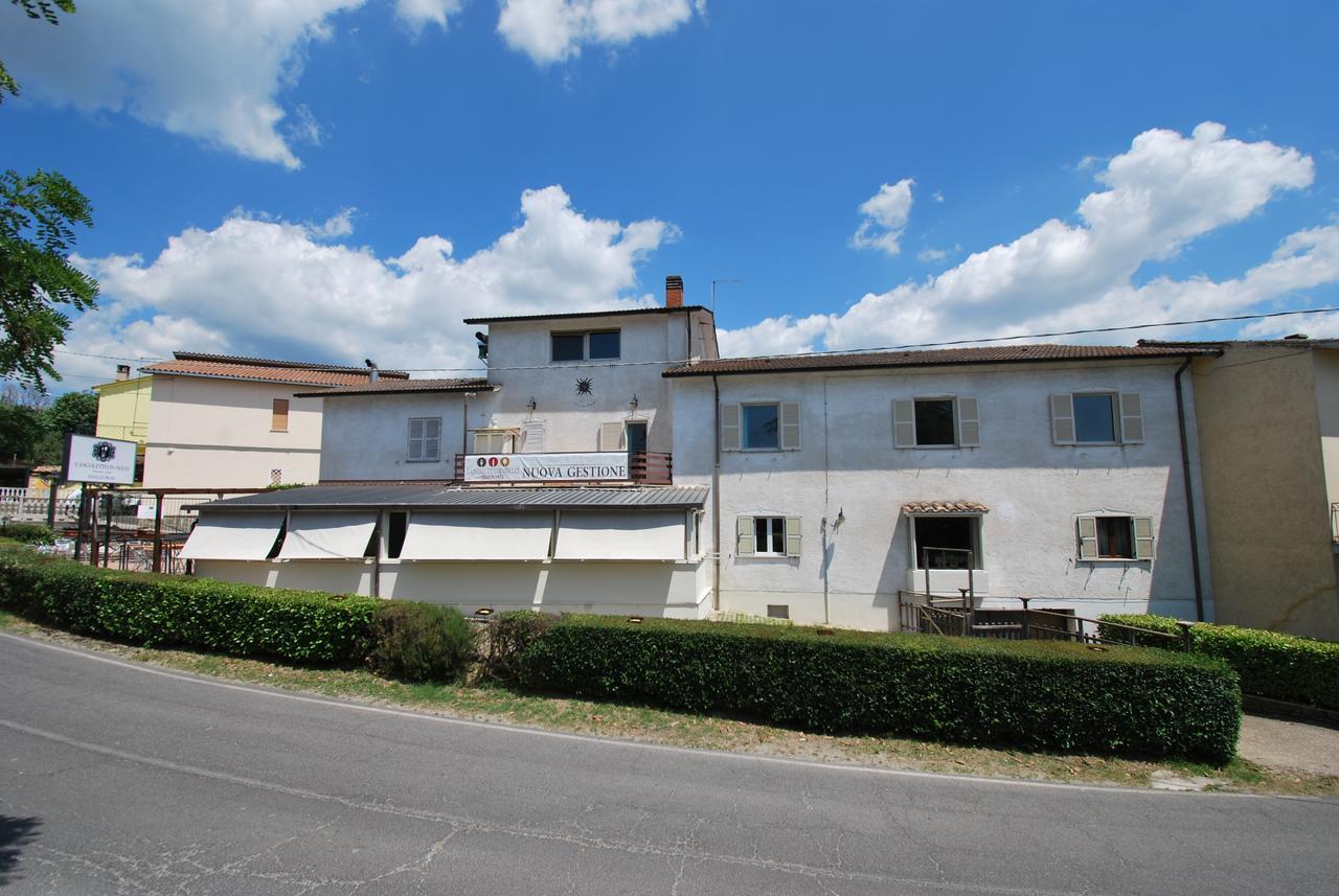 Hotel & Ristorante L'Angoletto In Selci Selci  Exteriör bild